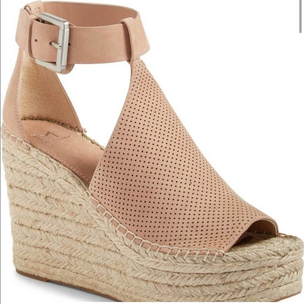 Marc Fisher Mlannie Wedge Sandals Perforated Leather Espadrilles Tan size 8